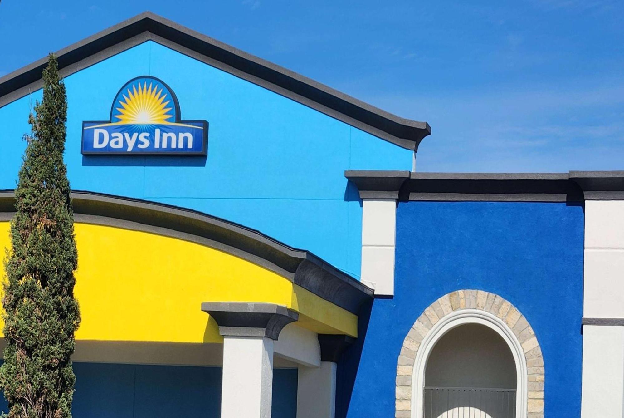 Days Inn By Wyndham Houston East Zewnętrze zdjęcie