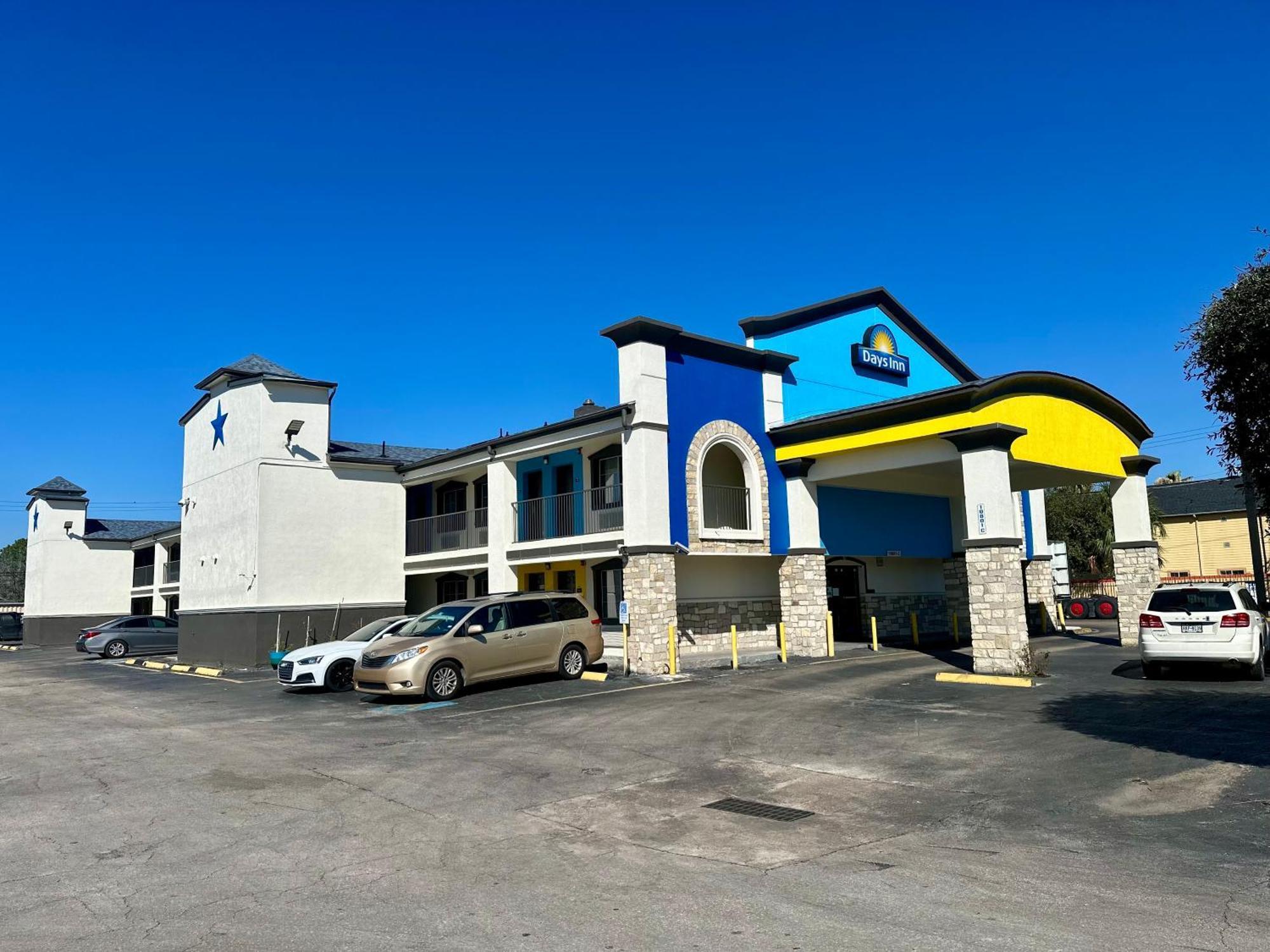 Days Inn By Wyndham Houston East Zewnętrze zdjęcie