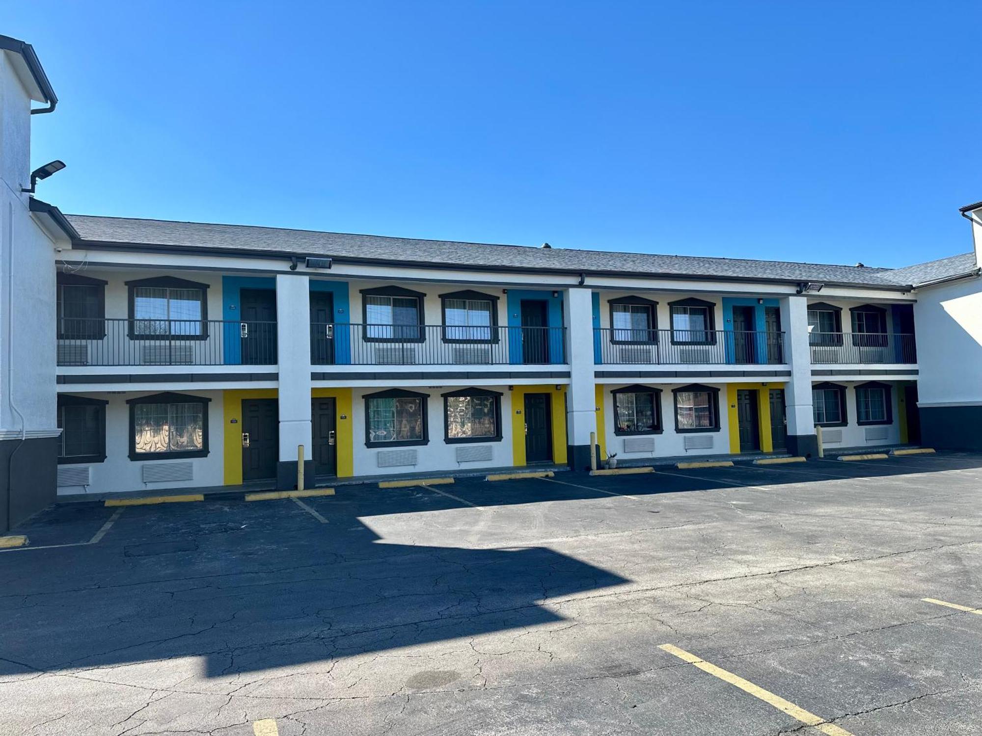 Days Inn By Wyndham Houston East Zewnętrze zdjęcie