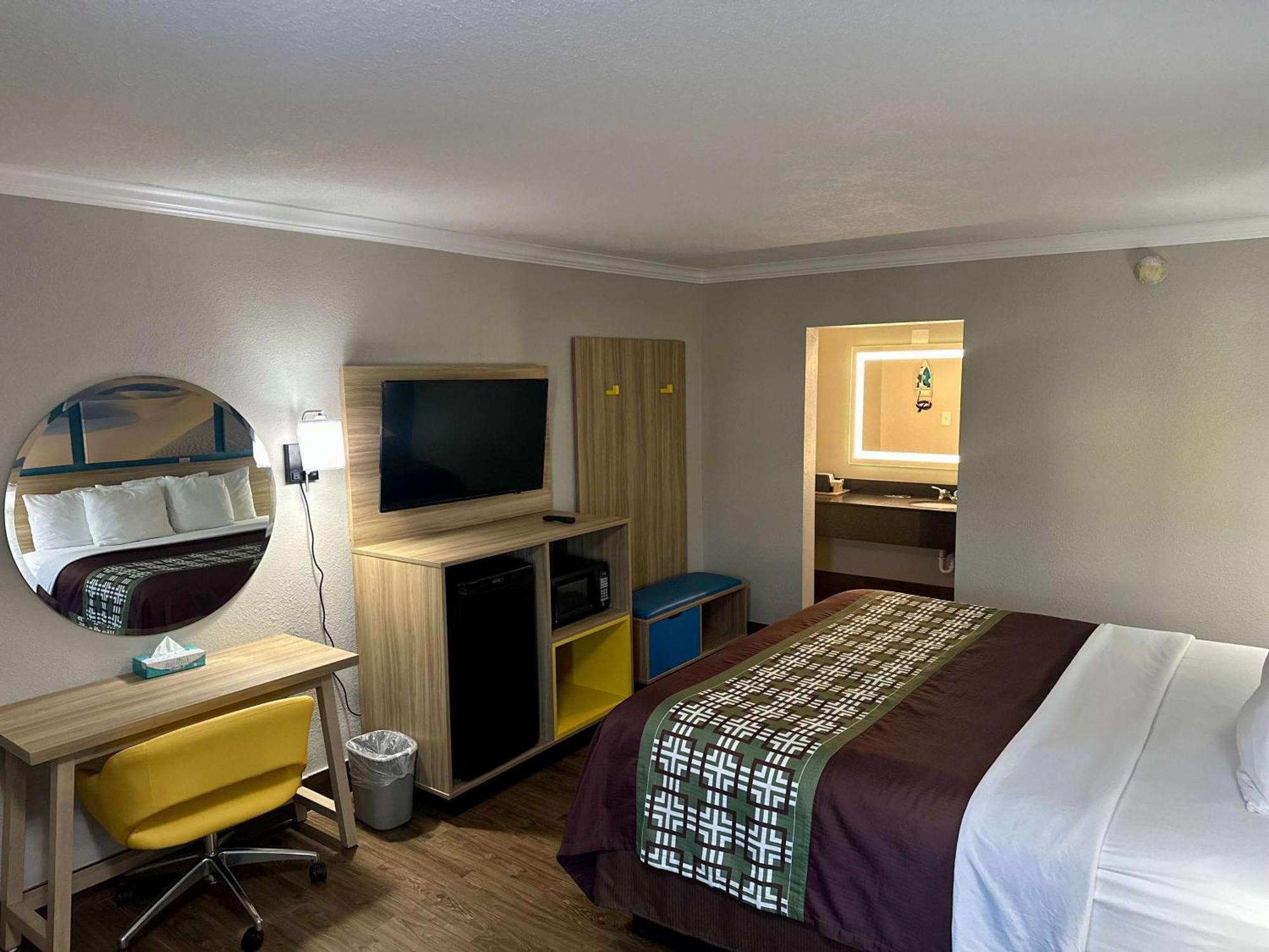 Days Inn By Wyndham Houston East Zewnętrze zdjęcie
