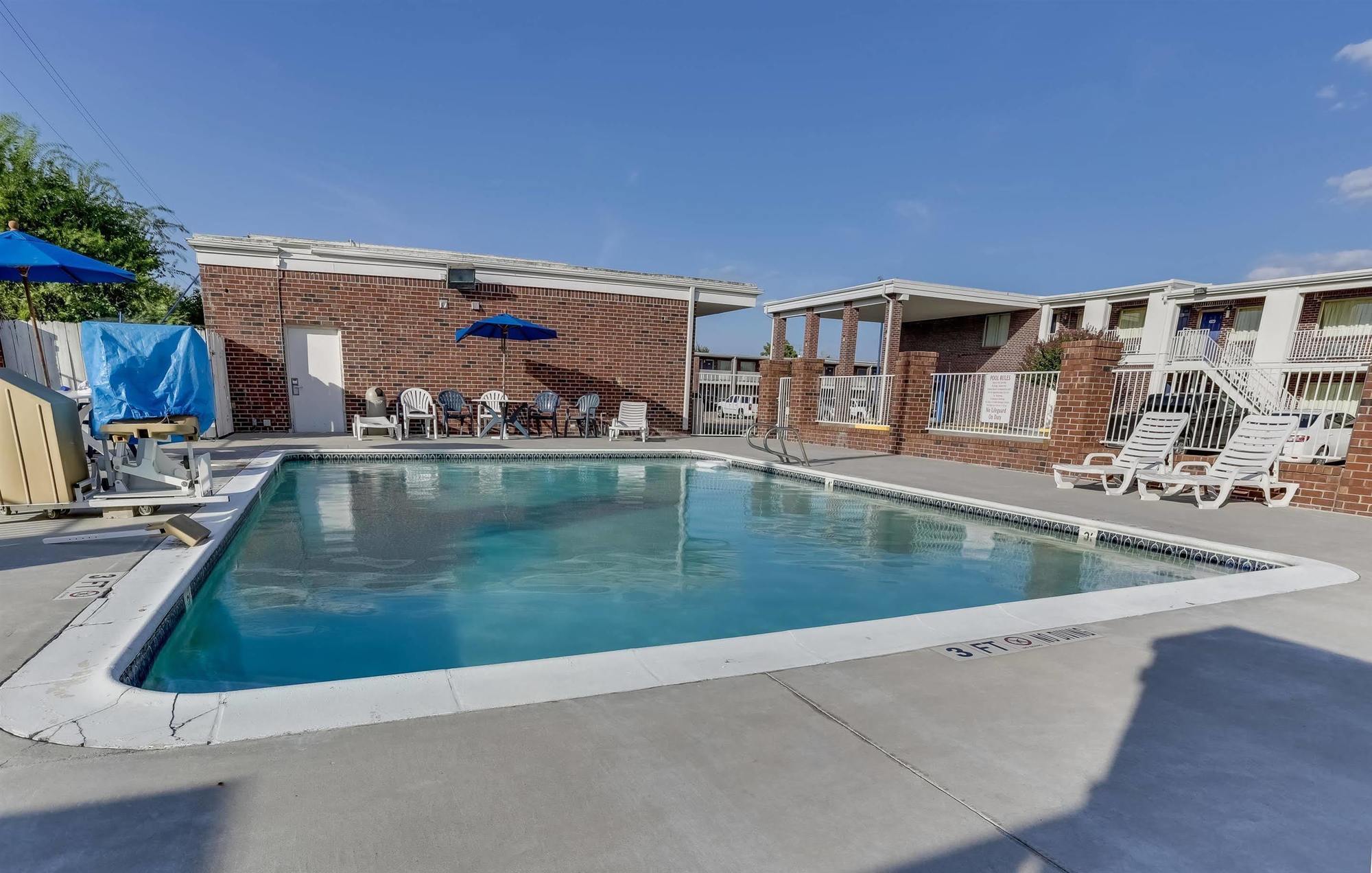 Days Inn By Wyndham Houston East Zewnętrze zdjęcie